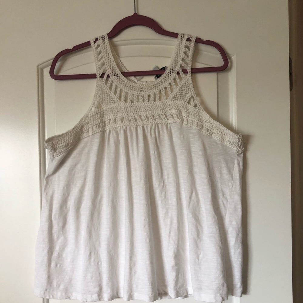 High neck lace and 100% cotton white tank Sonoma L
